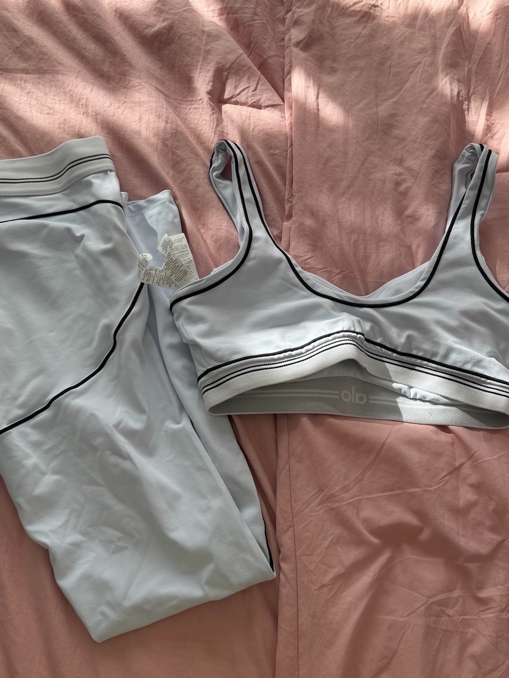 ALO white heartthrob  Sports Bra & Legging Set